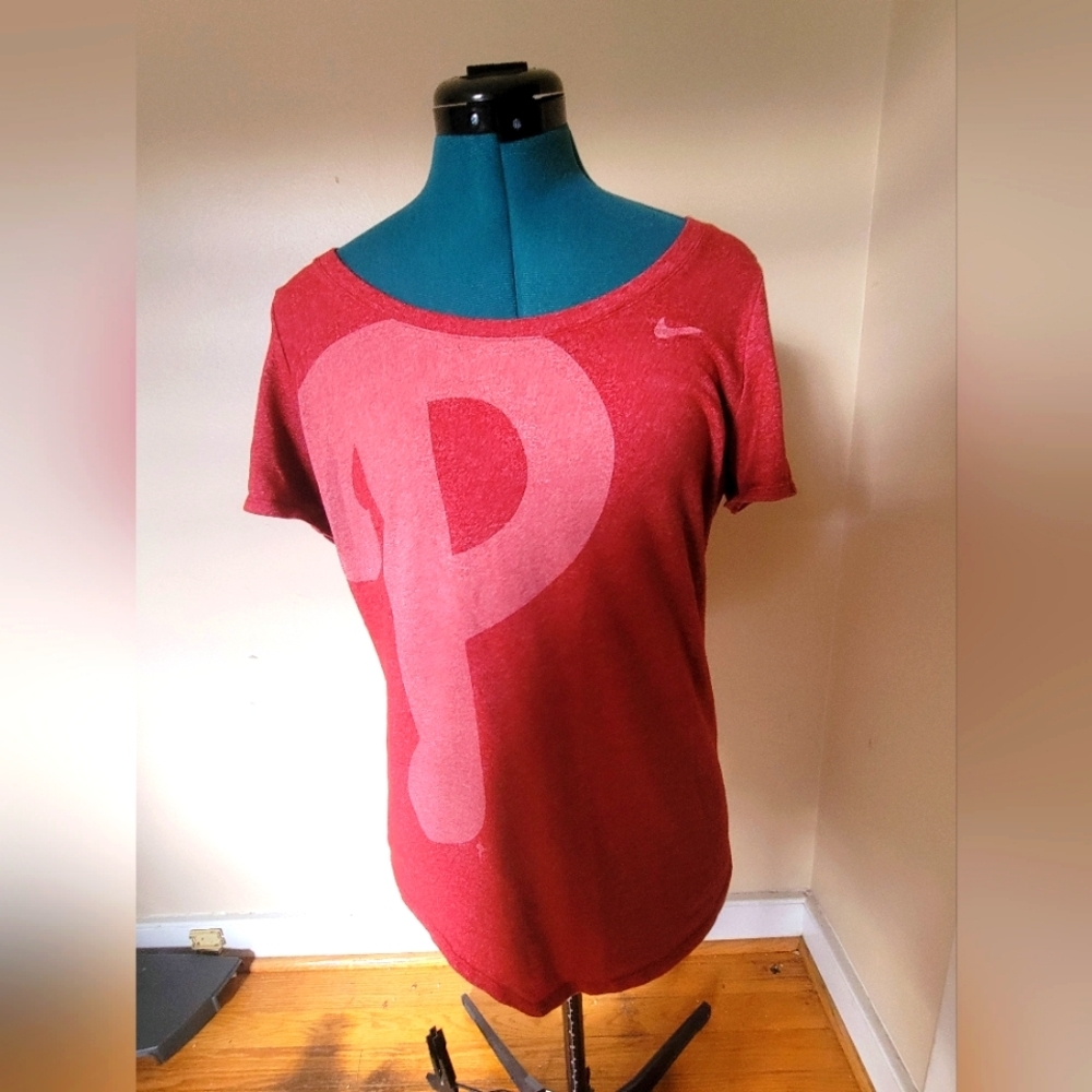 𝅺(H) Nike Tee women's
